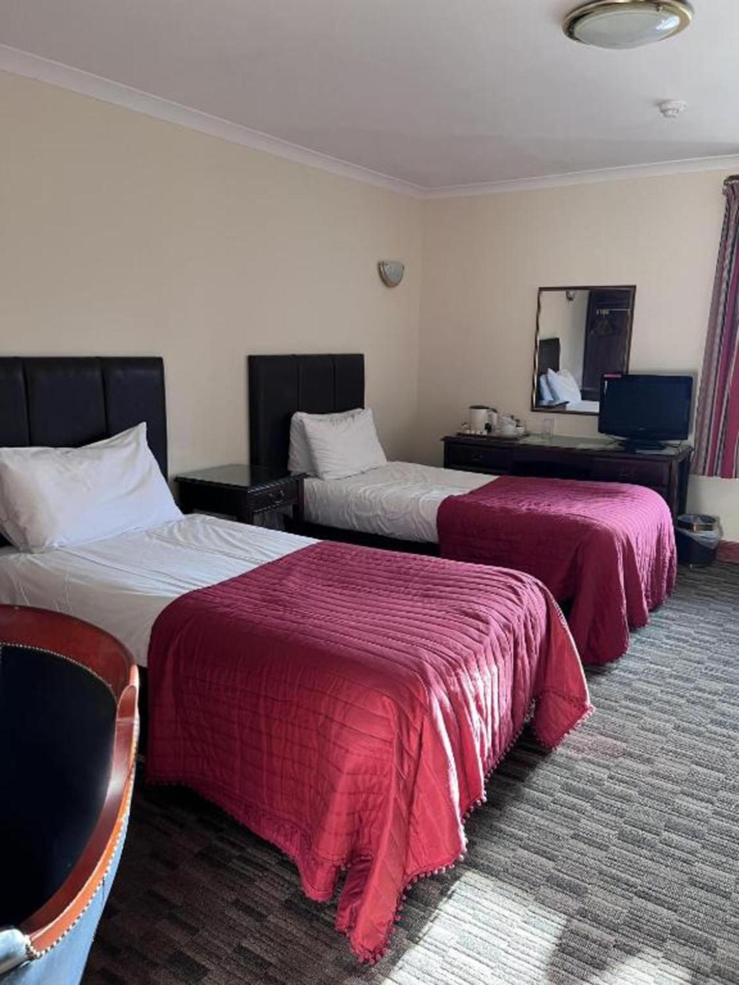 Oyo Lochway Hotel Dumbarton Esterno foto