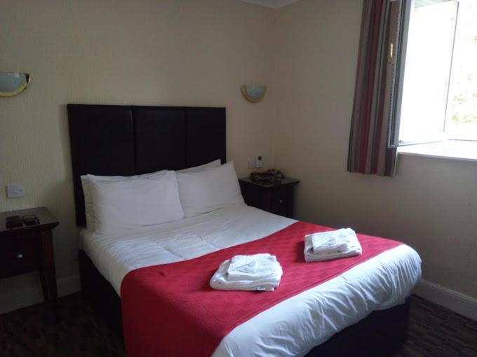 Oyo Lochway Hotel Dumbarton Esterno foto